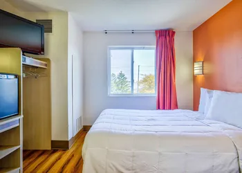 Motel 6 Burlington, ON - Toronto West - Oakville hotel thumbnail 5