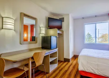 Motel 6 Burlington, ON - Toronto West - Oakville hotel thumbnail 6