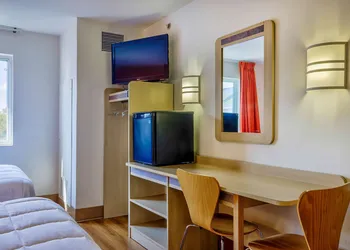 Motel 6 Burlington, ON - Toronto West - Oakville hotel thumbnail 8