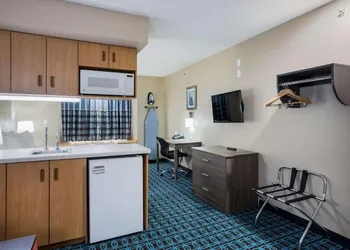 Sonesta Essential Hotels & Suites Kansas City/Blue Springs hotel thumbnail 6