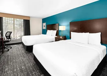 La Quinta Inn & Suites by Wyndham Portland NW hotel thumbnail 4
