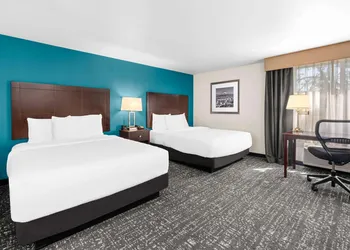 La Quinta Inn & Suites by Wyndham Portland NW hotel thumbnail 8