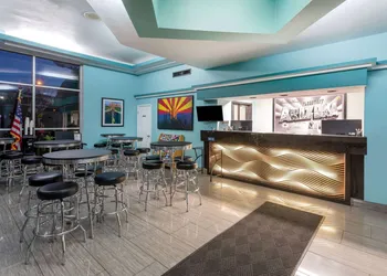 Super 8 by Wyndham Conference Center NAU/Downtown hotel thumbnail 3