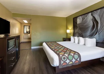 Super 8 by Wyndham Conference Center NAU/Downtown hotel thumbnail 6