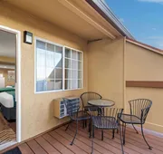 Howard Johnson by Wyndham Santa Cruz hotel detail image 7