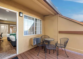 Howard Johnson by Wyndham Santa Cruz hotel thumbnail 7