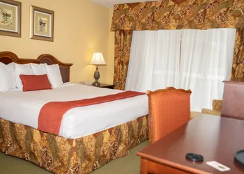 Clarion Hotel & Suites Convention Center Fredericksburg hotel thumbnail 8
