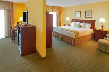 Clarion Hotel & Suites Convention Center Fredericksburg hotel thumbnail 6