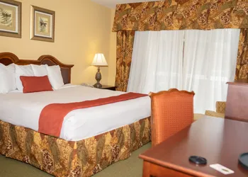 Clarion Hotel & Suites Convention Center Fredericksburg hotel thumbnail 8