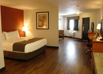 Quality Inn and Suites hotel thumbnail 7