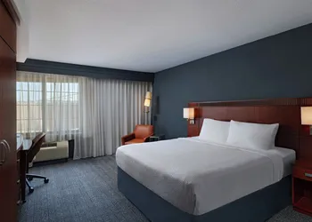 Courtyard Marriott Aksarben Village hotel thumbnail 5
