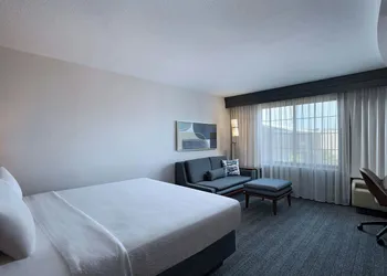 Courtyard Marriott Aksarben Village hotel thumbnail 6
