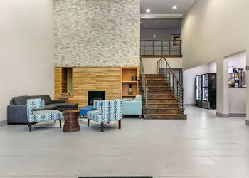 Clarion Pointe Columbus-Bradley Park hotel thumbnail 3
