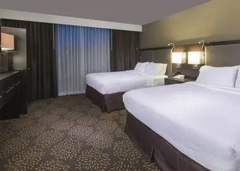 Holiday Inn & Suites Phoenix Airport North by IHG hotel thumbnail 3