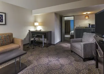 Holiday Inn & Suites Phoenix Airport North by IHG hotel thumbnail 4