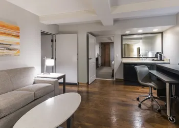 Holiday Inn & Suites Phoenix Airport North by IHG hotel thumbnail 8