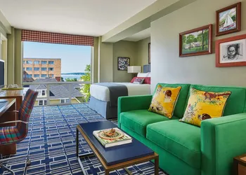 Graduate by Hilton Madison hotel thumbnail 4