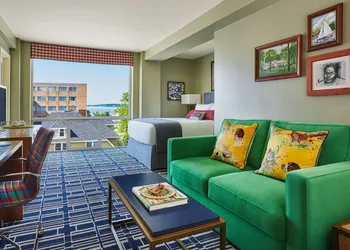 Graduate by Hilton Madison hotel thumbnail 4