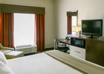 Holiday Inn Express & Suites Vicksburg by IHG hotel thumbnail 3
