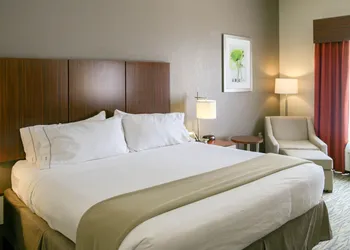 Holiday Inn Express & Suites Vicksburg by IHG hotel thumbnail 4