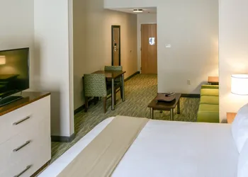 Holiday Inn Express & Suites Vicksburg by IHG hotel thumbnail 6