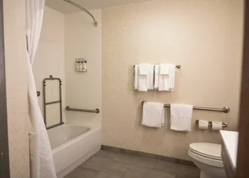 Holiday Inn Express & Suites Vicksburg by IHG hotel thumbnail 8