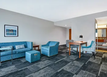 Hampton Suites Birmingham Hoover hotel thumbnail 7