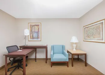 Hawthorn Suites by Wyndham Midwest City Tinker AFB hotel thumbnail 5