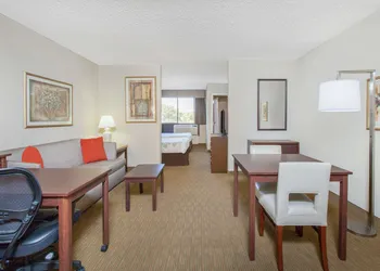 Hawthorn Suites by Wyndham Midwest City Tinker AFB hotel thumbnail 6