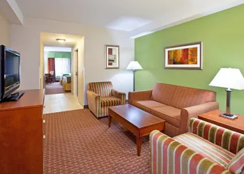 Holiday Inn Express Hotel & Suites Niagara Falls by IHG hotel thumbnail 3