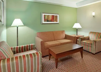 Holiday Inn Express Hotel & Suites Niagara Falls by IHG hotel thumbnail 4