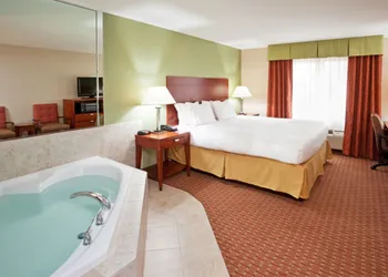 Holiday Inn Express Hotel & Suites Niagara Falls by IHG hotel thumbnail 8