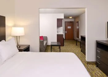 Holiday Inn Express & Suites Omaha West by IHG hotel thumbnail 3