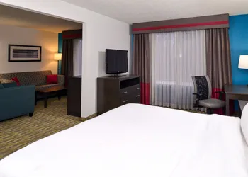 Holiday Inn Express & Suites Omaha West by IHG hotel thumbnail 6