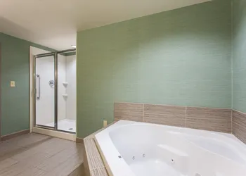 Holiday Inn Texarkana Arkansas Conv Ctr by IHG hotel thumbnail 8