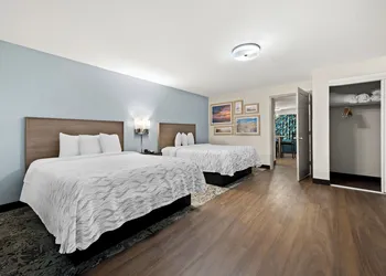 Red Roof Inn PLUS+ & Suites Naples Downtown-5th Ave S hotel thumbnail 6