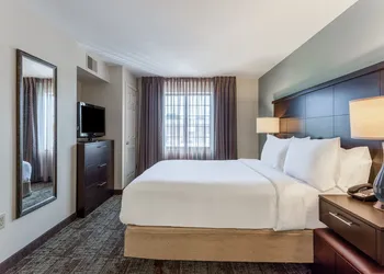 Staybridge Suites Davenport by IHG hotel thumbnail 3