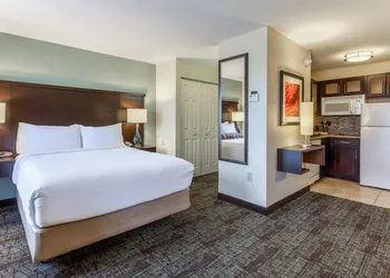 Staybridge Suites Davenport by IHG hotel thumbnail 4
