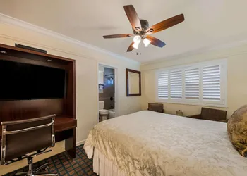 Clarion Collection Carmel Oaks Inn hotel thumbnail 4