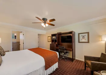 Clarion Collection Carmel Oaks Inn hotel thumbnail 8