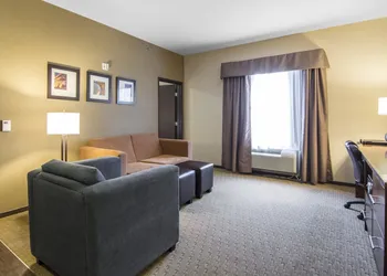 Comfort Suites Saskatoon hotel thumbnail 8