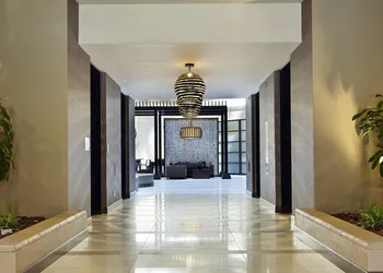 Embassy Suites by Hilton Crystal City National Airport hotel thumbnail 5