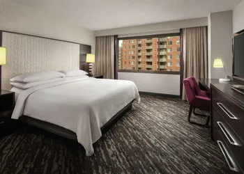 Embassy Suites by Hilton Crystal City National Airport hotel thumbnail 8