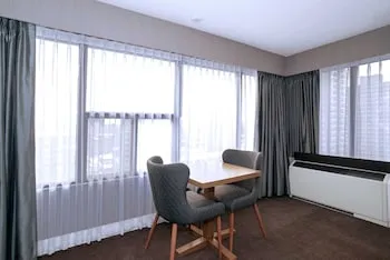 Sandman Signature Calgary Downtown Hotel hotel thumbnail 7