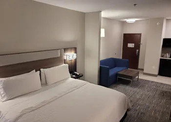 Holiday Inn Express & Suites Starkville by IHG hotel thumbnail 2