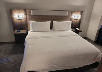 Holiday Inn Express & Suites Starkville by IHG hotel thumbnail 3