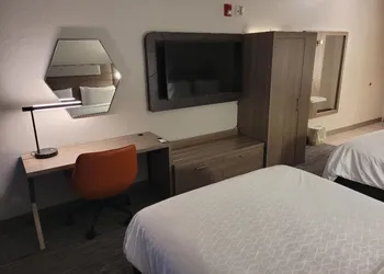 Holiday Inn Express & Suites Starkville by IHG hotel thumbnail 4