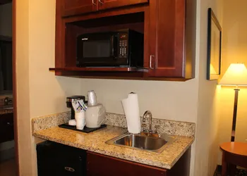 Holiday Inn Express & Suites Starkville by IHG hotel thumbnail 8