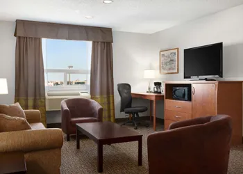 Super 8 by Wyndham Regina hotel thumbnail 4