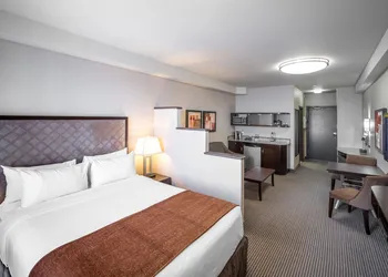 Acclaim Hotel By CLIQUE hotel thumbnail 8